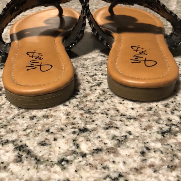 Y•Not? Chrissy Sandals Size 8.5 M - Picture 4 of 11